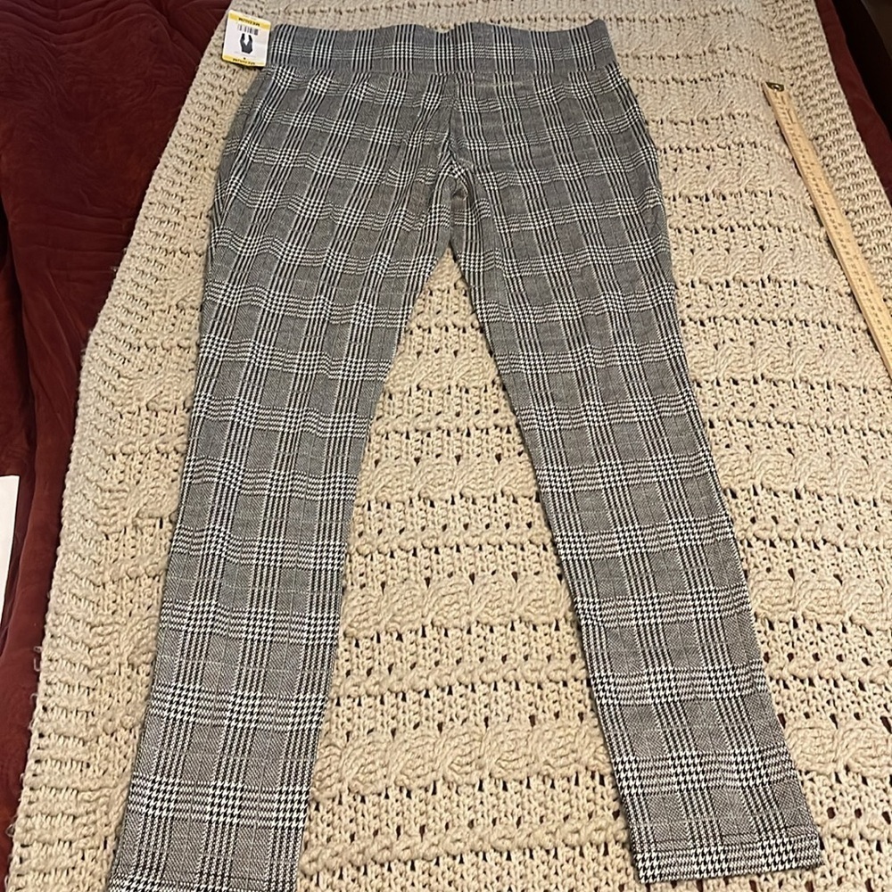 Tahari Black White Plaid Houndstooth Stretch Pants women’s Sz Medium Pull On NWT